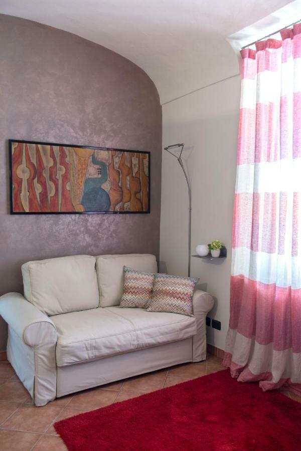 알바 La Finestra Sul Borgo 아파트 외부 사진
